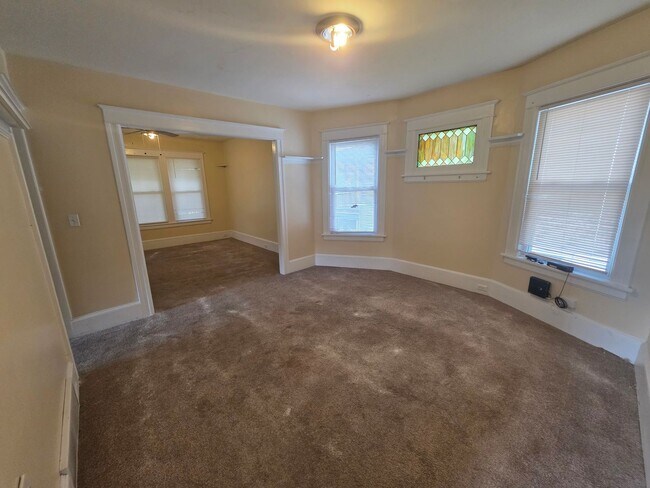 Building Photo - 35 Manitou Ave