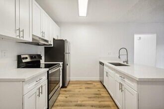 Building Photo - Valle at 9151 Kenwood