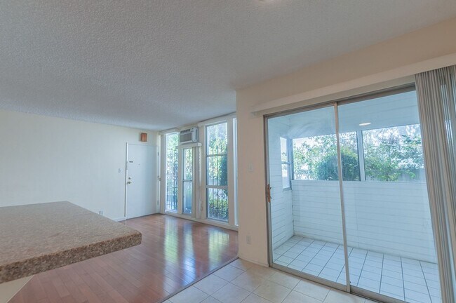 Building Photo - Beautiful 2 bed 2 bath for rent
