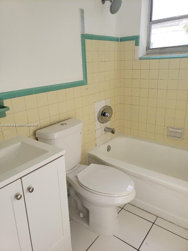 Building Photo - 2149 NE 179th St