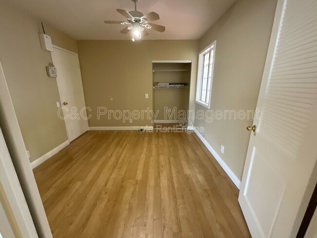 Building Photo - 3872 Tiverton Dr