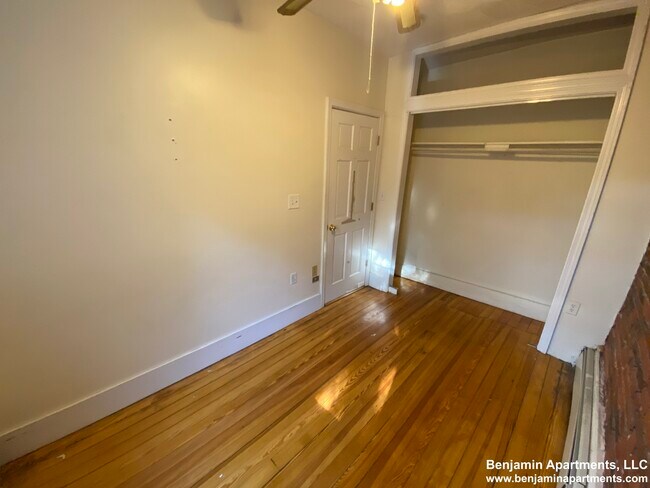 Building Photo - 48 Garden St