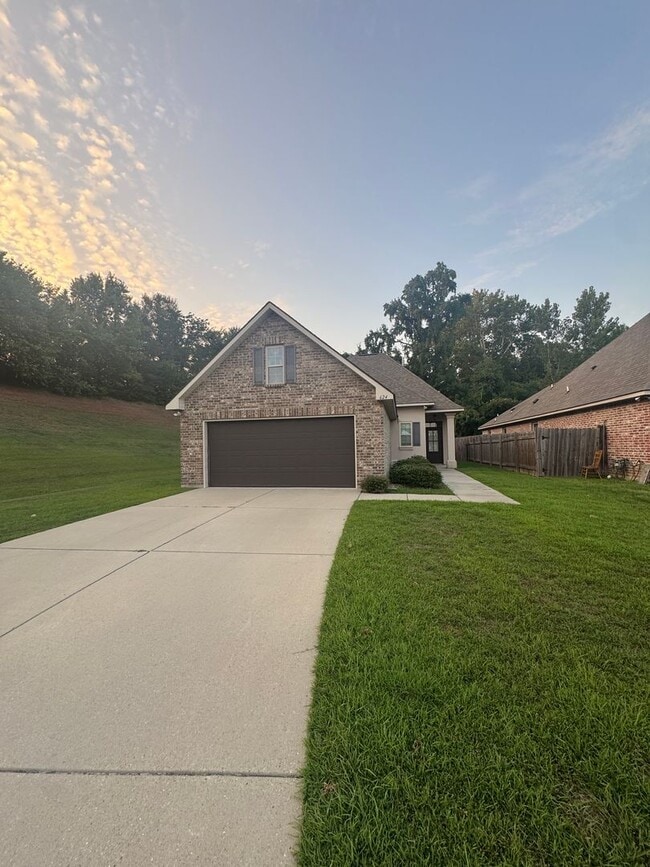 ? Stylish Brick Rental Home in Riverscape... - ? Stylish Brick  Rental Home in Riverscape...