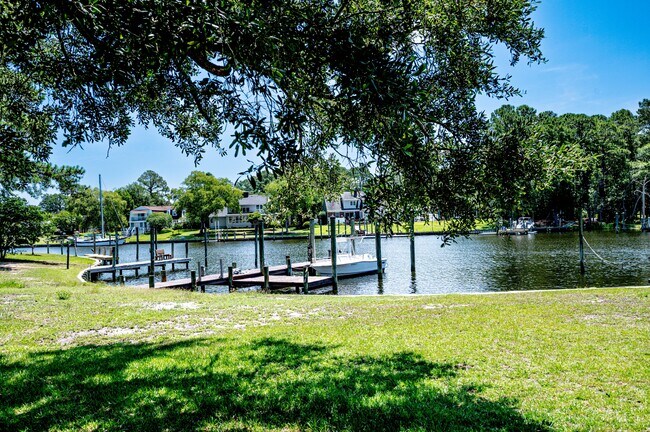 Building Photo - 5722 Gondolier Dr