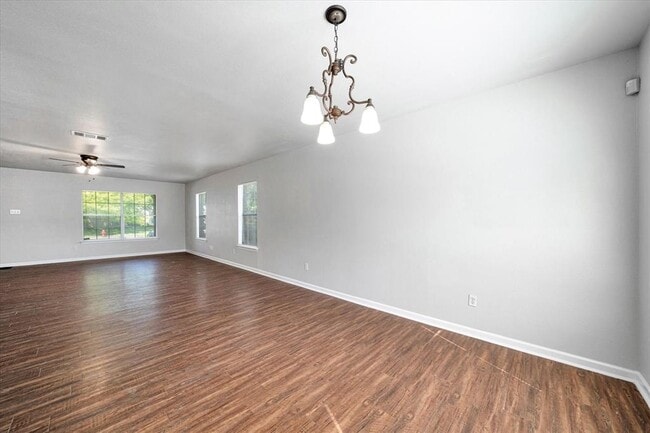 Building Photo - 1701 Balsam Way