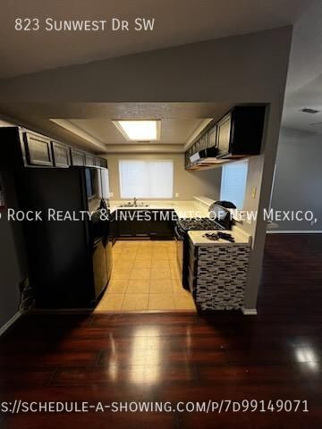 Building Photo - 823 Sunwest Dr SW