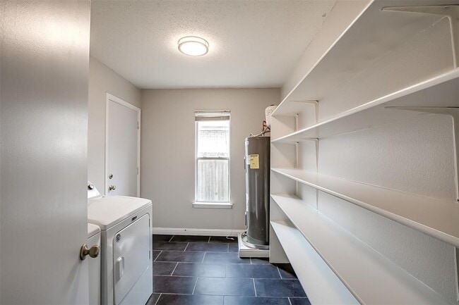 Building Photo - 2504 Byfield Dr