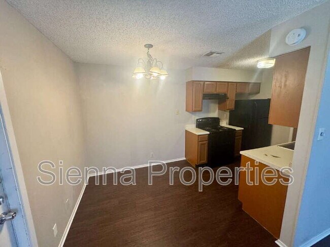 Building Photo - 7208 Lilac Ln