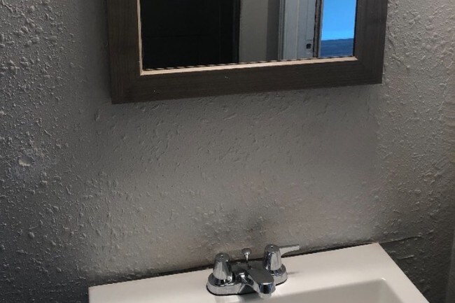 Building Photo - 8119 Rockford Dr