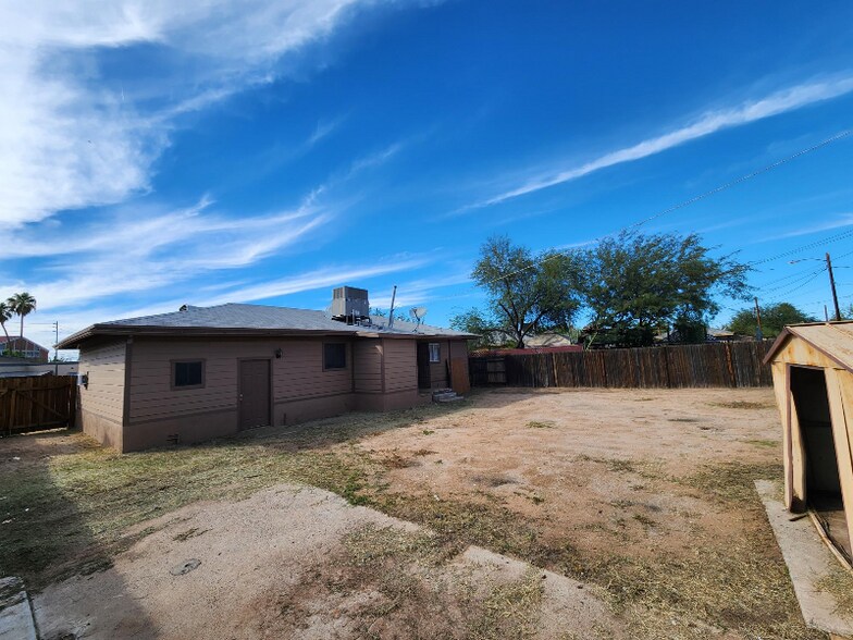 Building Photo - 216 N Casa Grande Ave