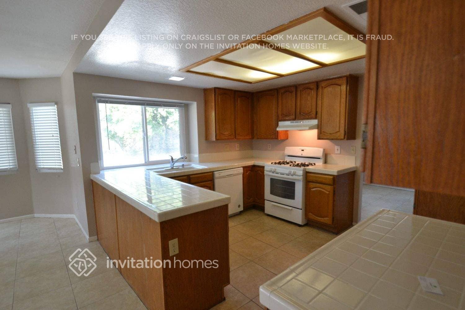 Building Photo - 31348 Huron St