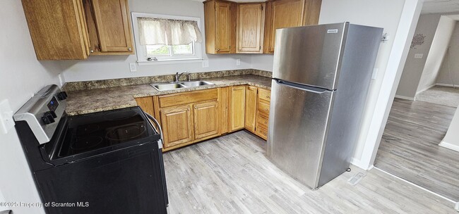 Building Photo - 510 N Bromley Ave