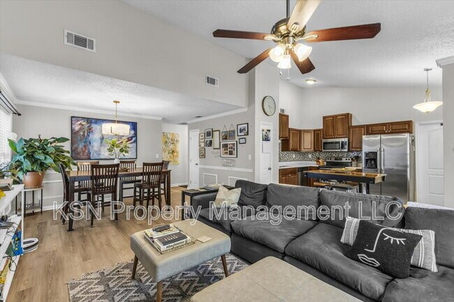 Building Photo - 7317 Leghorn St