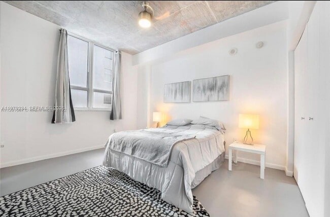 Building Photo - 234 NE 3rd St