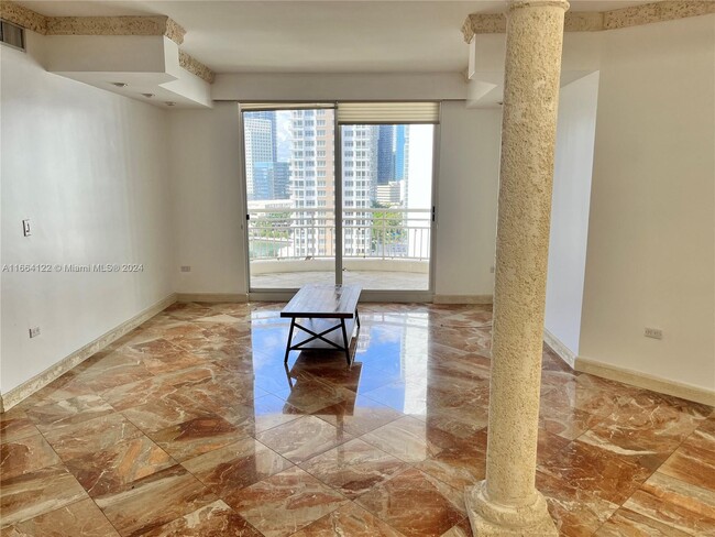 Building Photo - 888 Brickell Key Dr