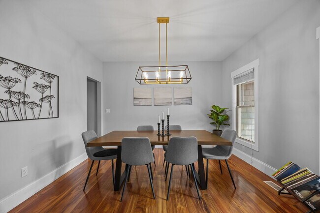 Building Photo - Spacious 3-Bedroom Home with Bonus Room & ...
