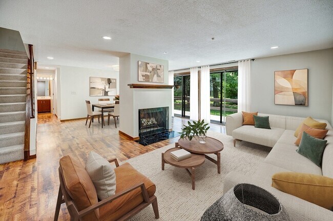 Building Photo - 559 Great Elm Way