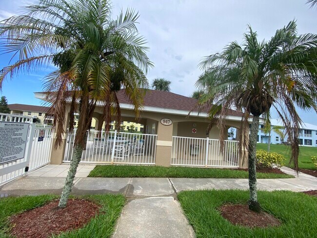 Building Photo - 3900 Playa Del Sol Dr