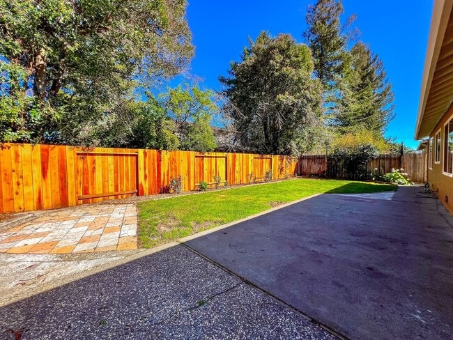Building Photo - Single Level Four Bedroom North Napa Home