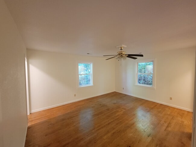 Building Photo - 317 Poplar St