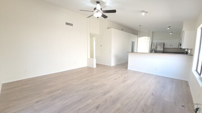 Building Photo - 845 W Vaughn Ave