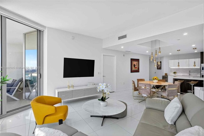 Building Photo - 851 NE 1st Ave