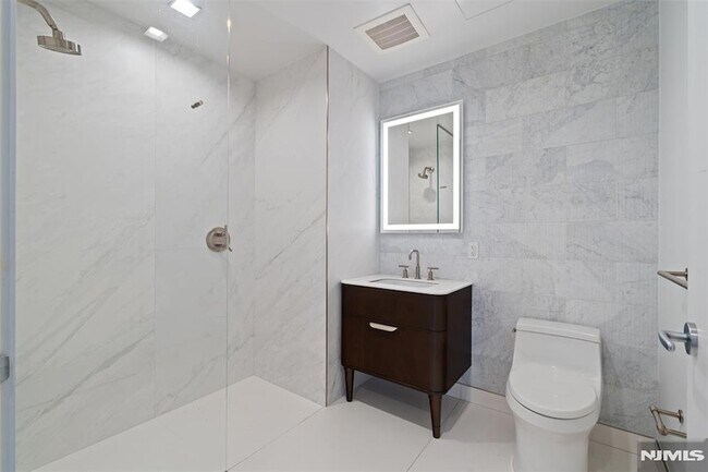 Building Photo - 320 Adolphus Ave