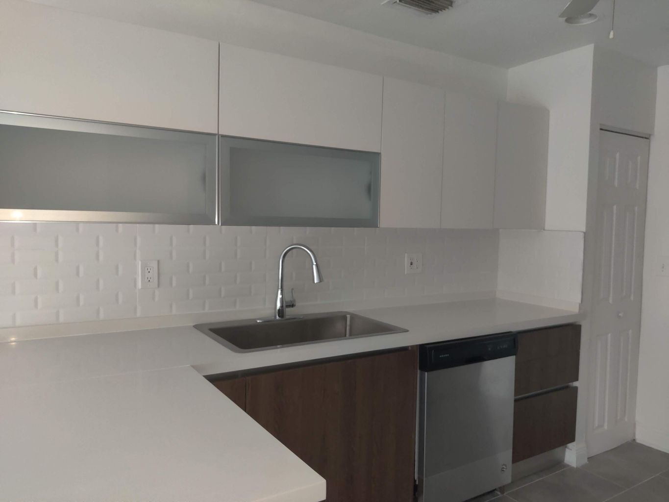 Building Photo - 4905 N Flagler Dr