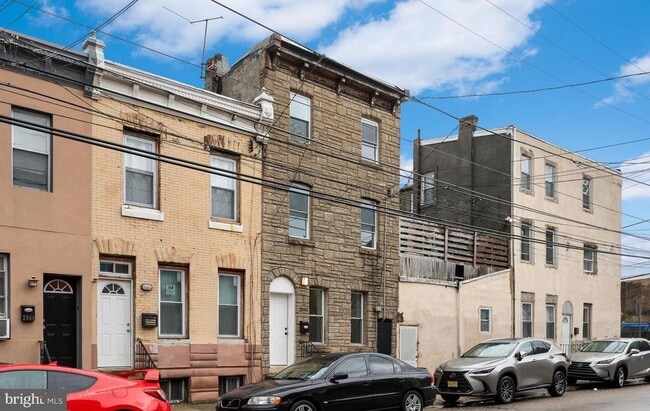 Building Photo - 2042 E Somerset St