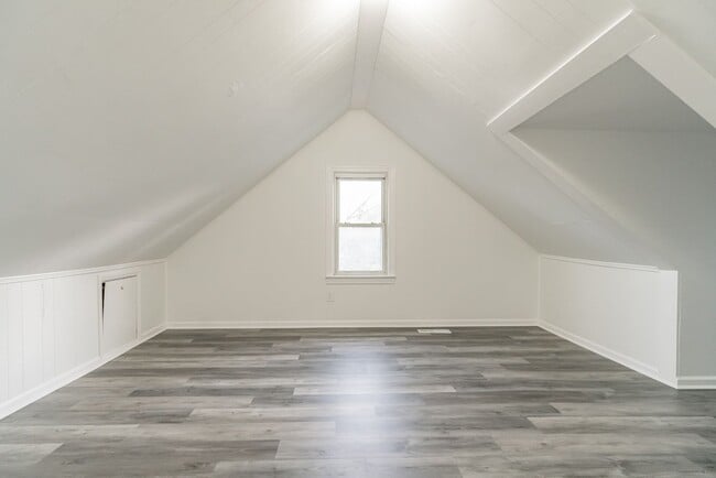 Building Photo - 4/ 1.5 Just minutes from Wake Forest Unive...