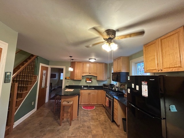 Building Photo - 56 Maple St