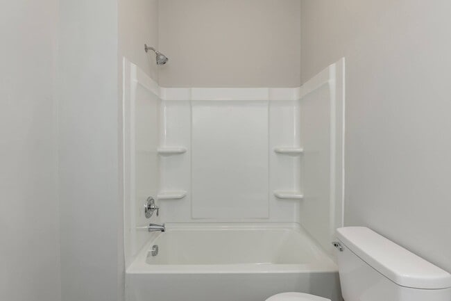 Building Photo - Amazing Three Bedroom Home!