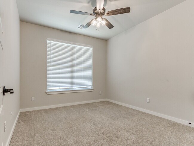 Building Photo - 3201 Hayven Cir