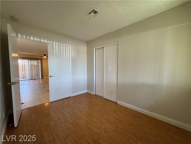 Building Photo - 6121 Meadow Haven Ln