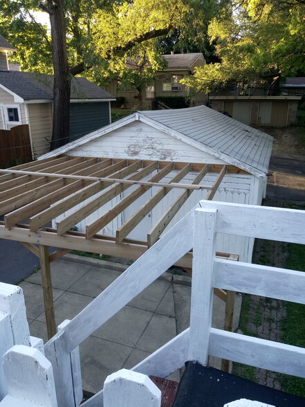 Pergola - 520 Lawrence Ave