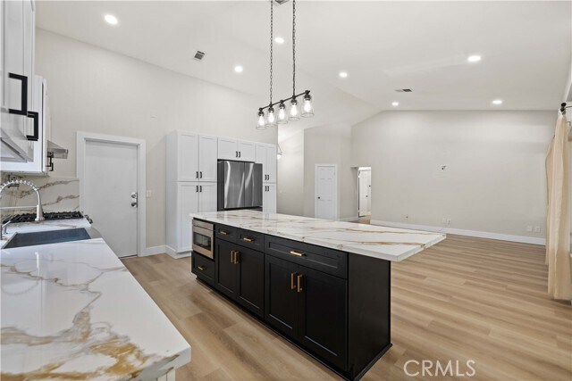 Building Photo - 1008 E Avenue J7