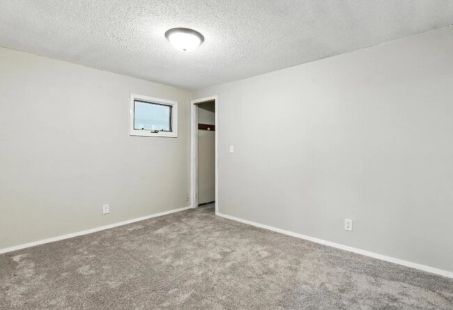 Building Photo - 453 N 10th St