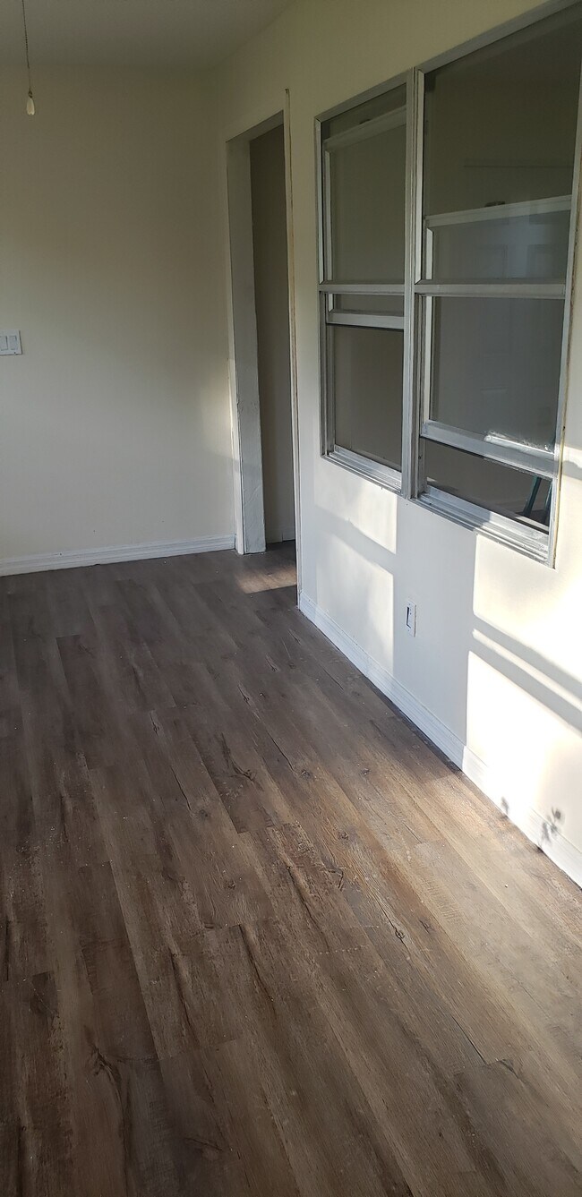 Building Photo - 1921 Kumquat Dr