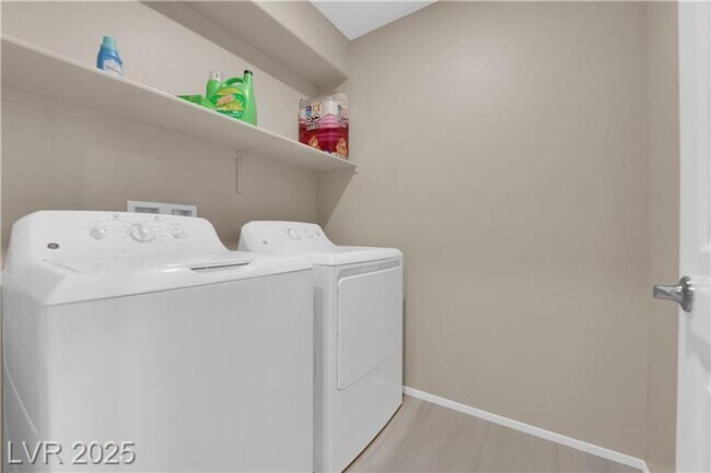 Building Photo - GORGEOUS FURNISHED TOWNHOME IN SUMMERLIN!!!