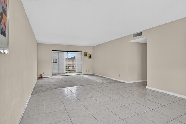 Building Photo - 4140 NW 44th Ave