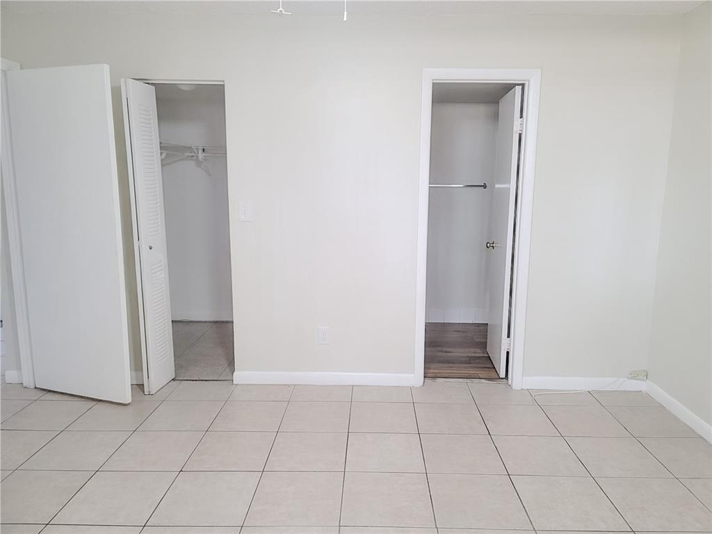 Building Photo - 6900 SW 39th St