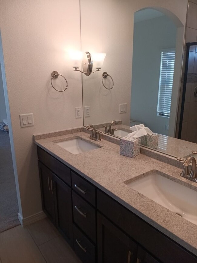 Building Photo - 3 Bedroom, 2 Bathroom Home! Schedule a Sho...