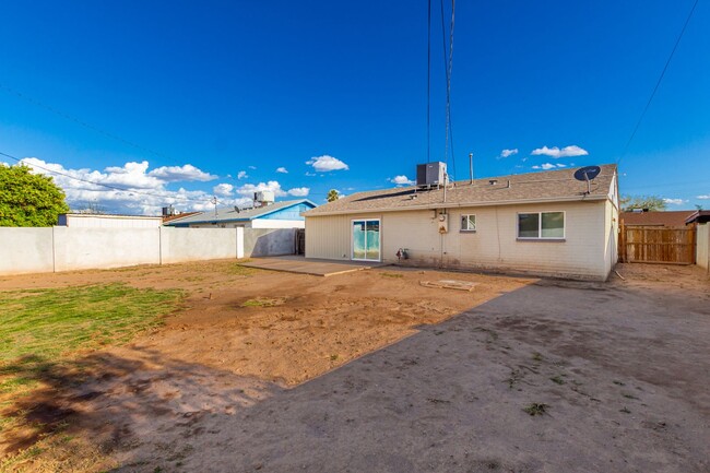 Building Photo - Beautifully updated Phoenix home!