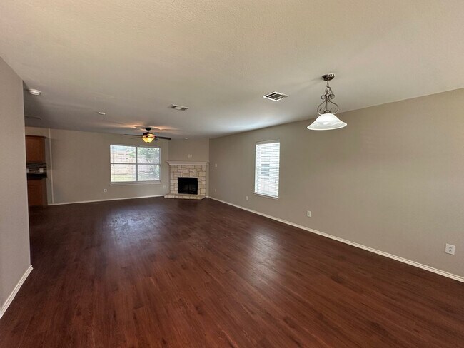 Building Photo - **Available 6/6/25**