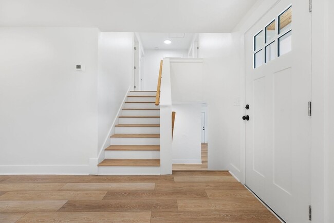 Building Photo - Four Bedroom Four Bath Home