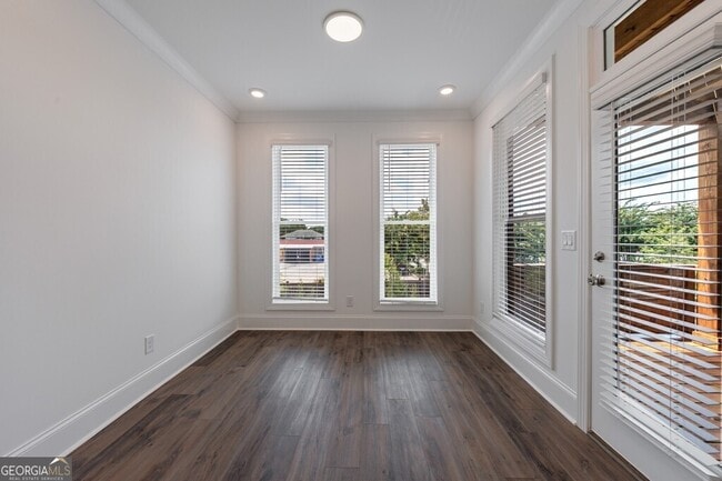 Building Photo - 10744 Davis Dr