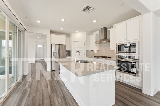 Building Photo - 2231 Oswego St