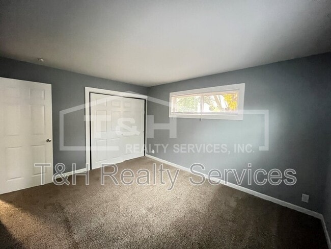Building Photo - 1330 W Tate St