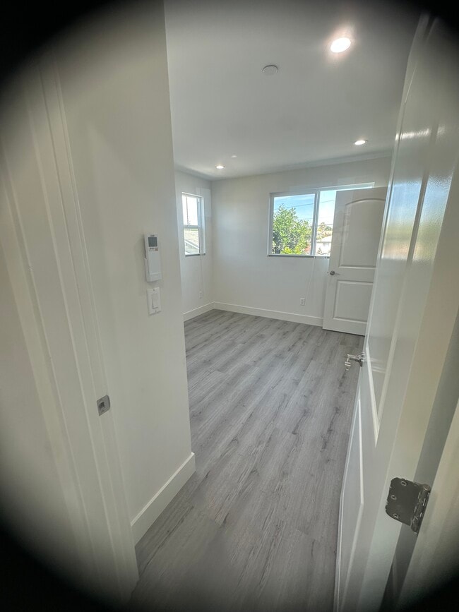 Building Photo - Reddy Gardena Properties