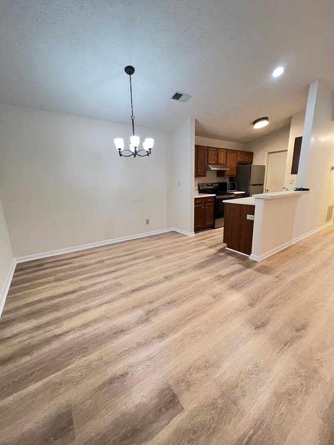 Building Photo - Bright & Spacious 2-Bedroom Condo in a Prime Florence Location!